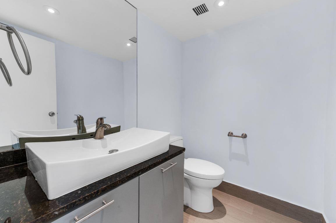 16546 NE 26th #5h North Miami Beach, FL 33160