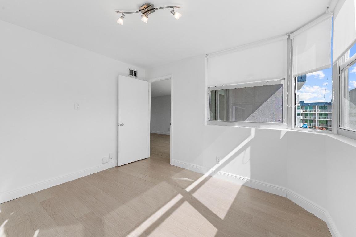 16546 NE 26th #5h North Miami Beach, FL 33160