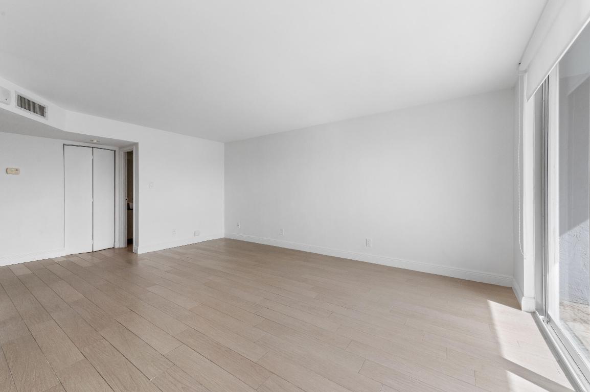 16546 NE 26th #5h North Miami Beach, FL 33160