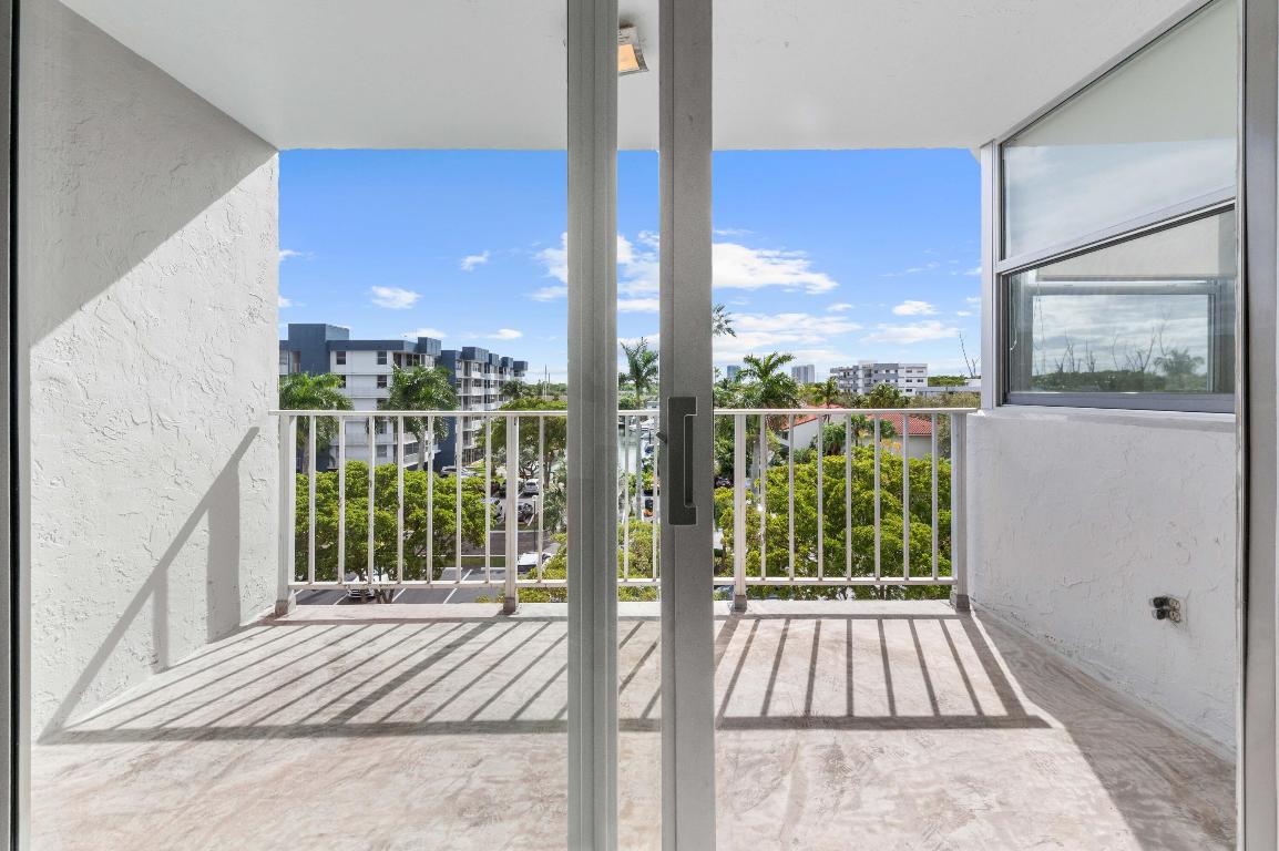 16546 NE 26th #5h North Miami Beach, FL 33160