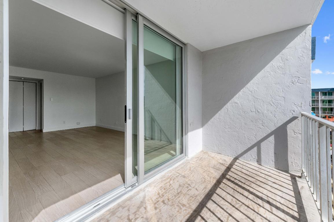 16546 NE 26th #5h North Miami Beach, FL 33160