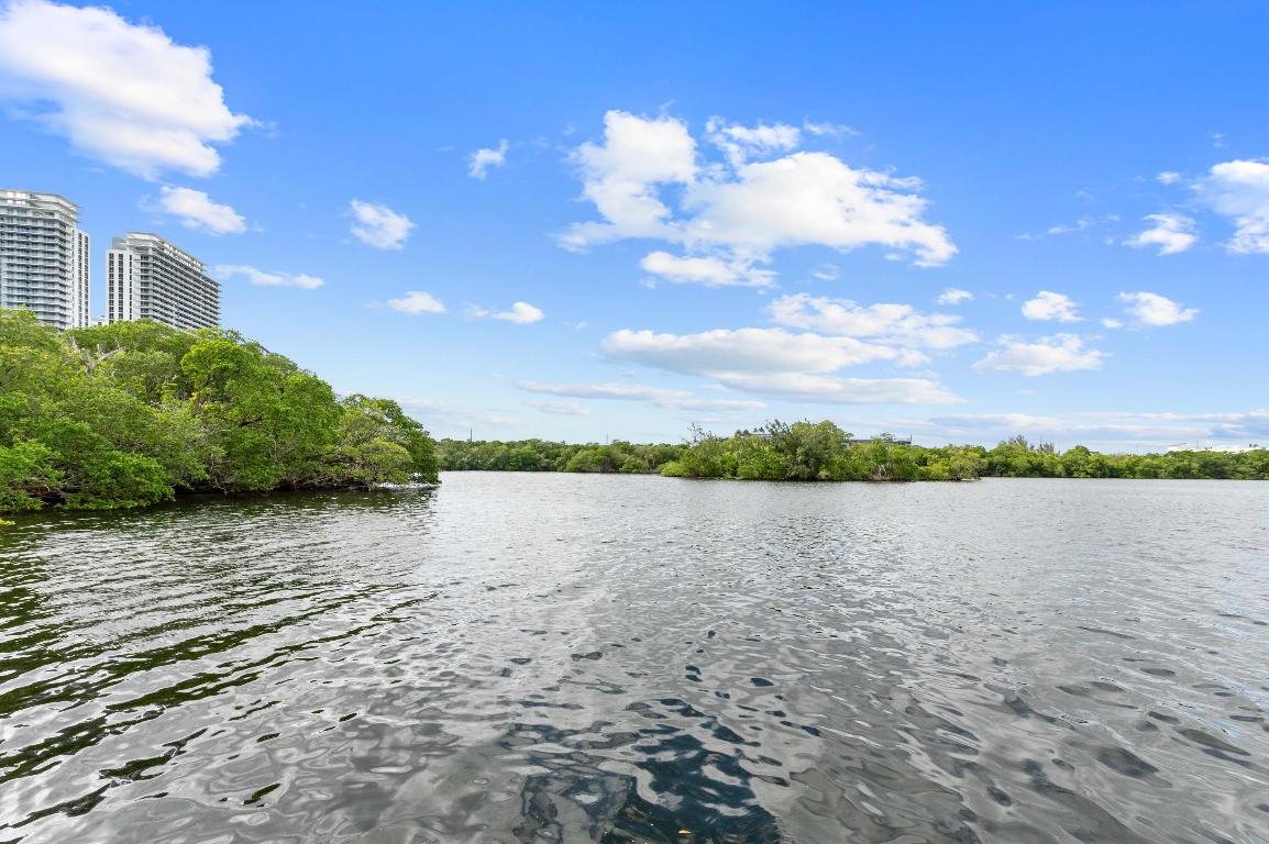 16546 NE 26th #5h North Miami Beach, FL 33160