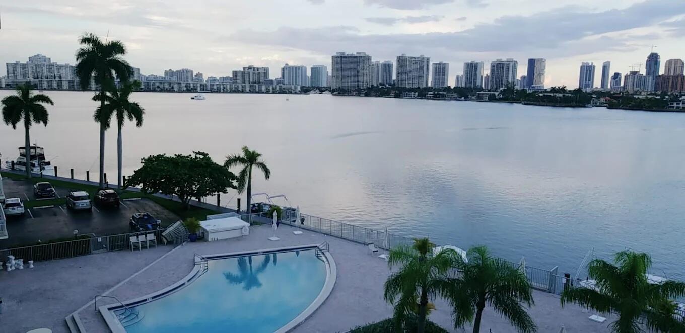 16546 NE 26th #5h North Miami Beach, FL 33160