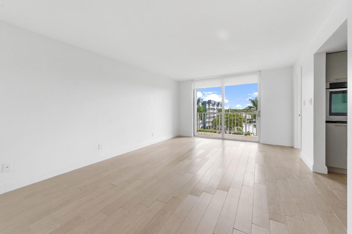 16546 NE 26th #5h North Miami Beach, FL 33160