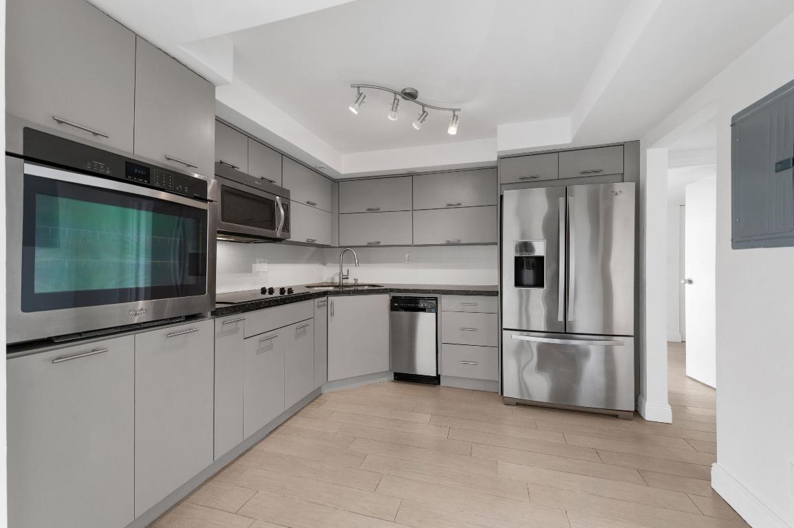 16546 NE 26th #5h North Miami Beach, FL 33160