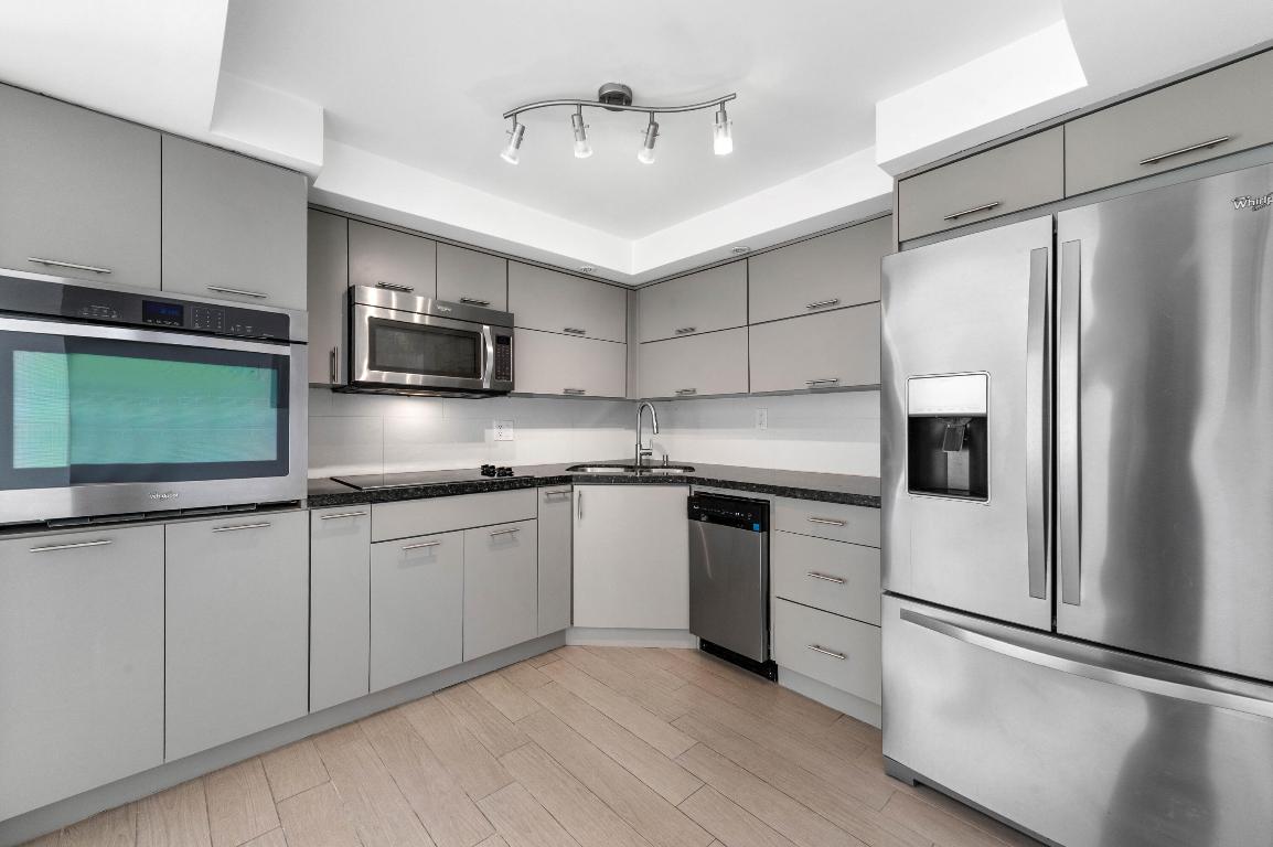 16546 NE 26th #5h North Miami Beach, FL 33160