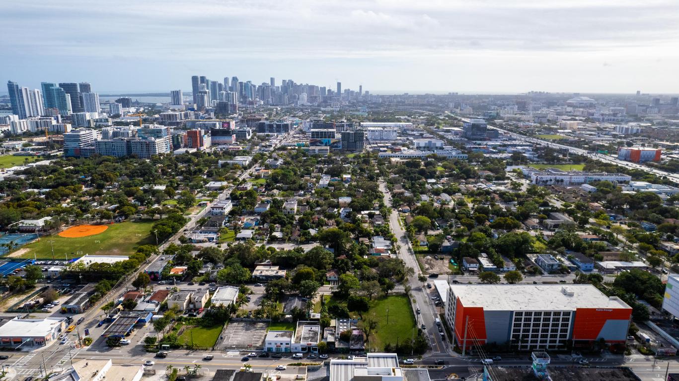 270 NW 35th Miami, FL 33127