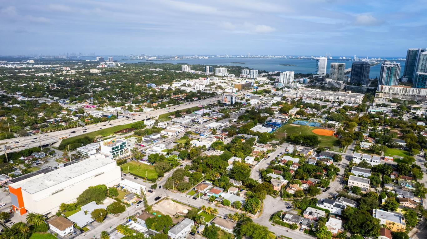 270 NW 35th Miami, FL 33127