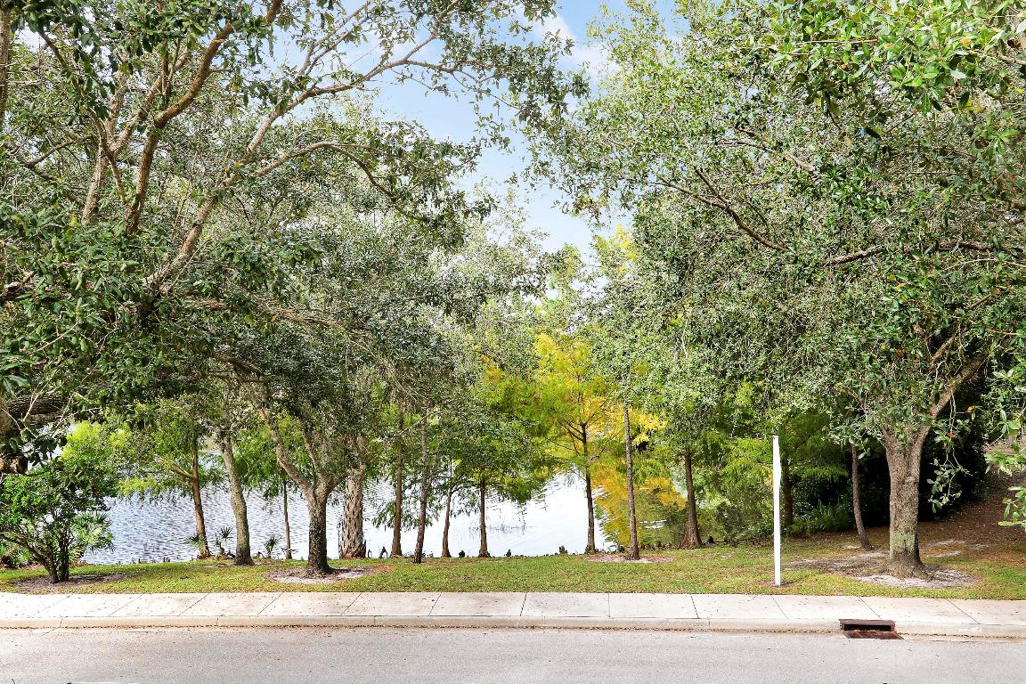 151 Rivinia Dr Jupiter, FL 33458