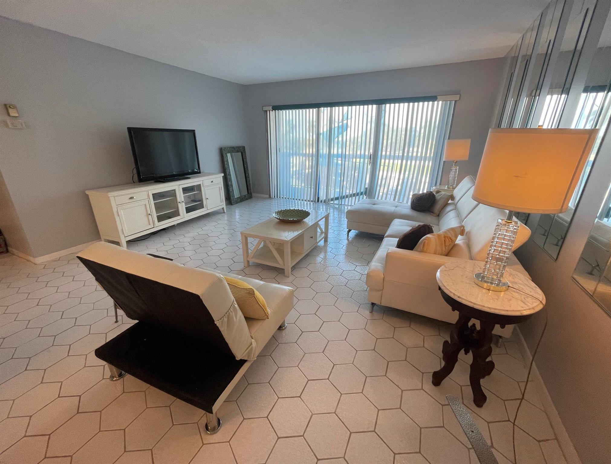 2600 N Flagler Dr #301