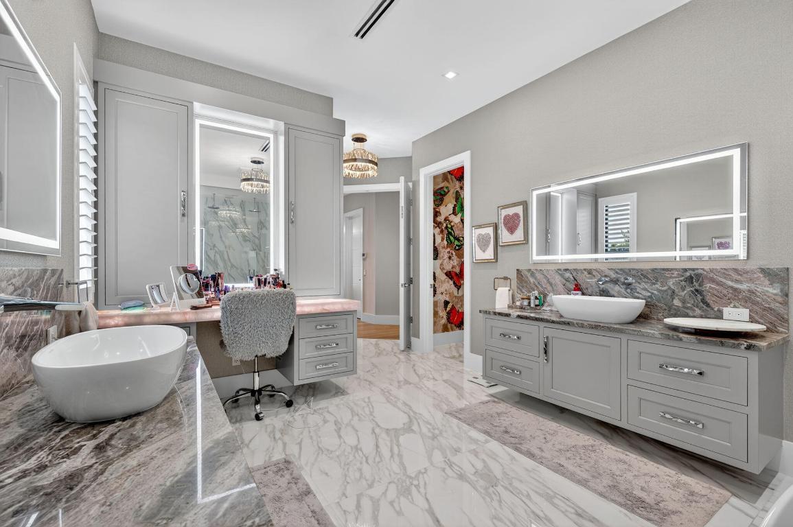 785 NE 70th Boca Raton, FL 33487