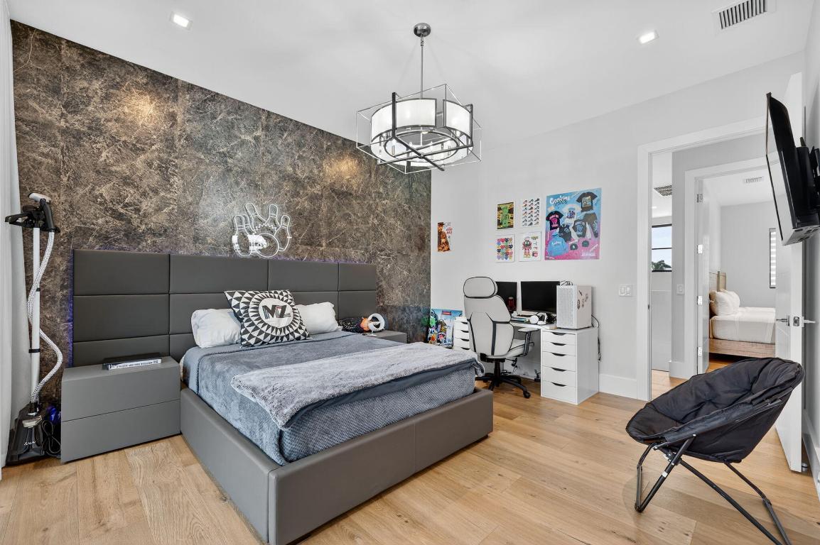 785 NE 70th Boca Raton, FL 33487