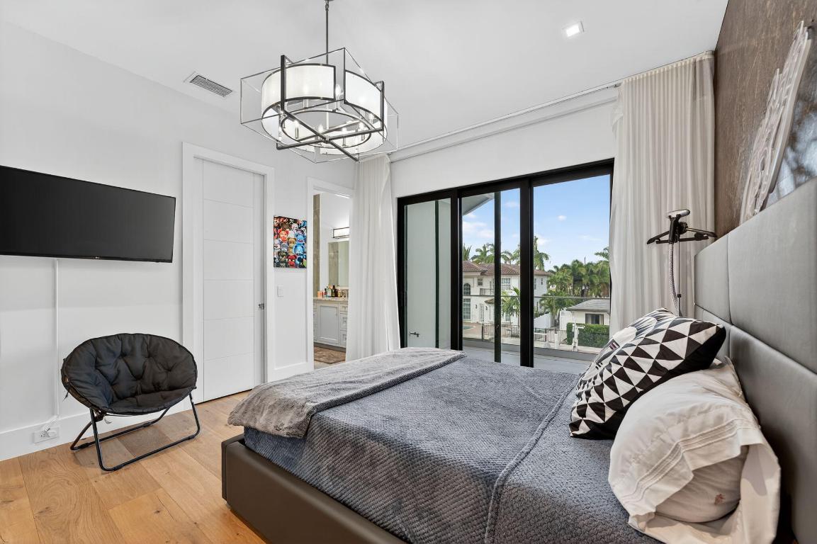 785 NE 70th Boca Raton, FL 33487