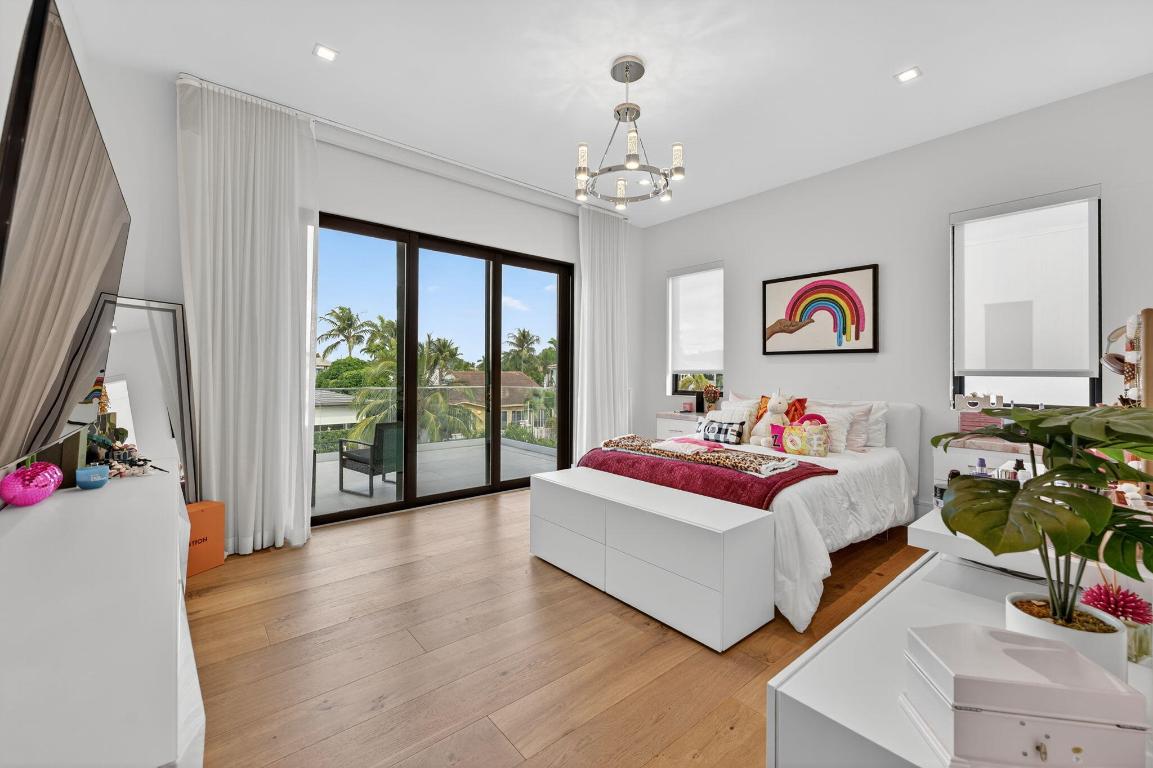 785 NE 70th Boca Raton, FL 33487