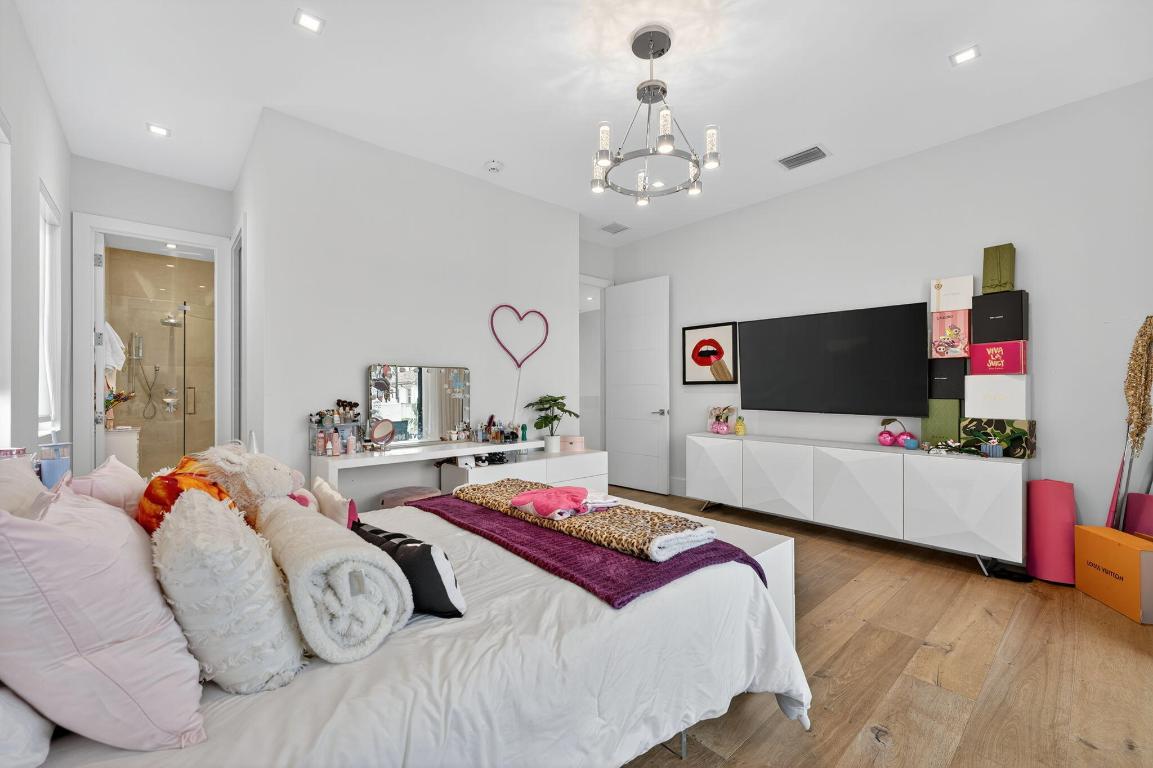 785 NE 70th Boca Raton, FL 33487