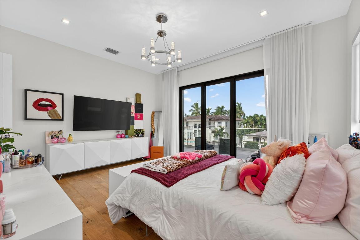 785 NE 70th Boca Raton, FL 33487