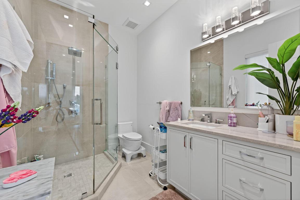 785 NE 70th Boca Raton, FL 33487