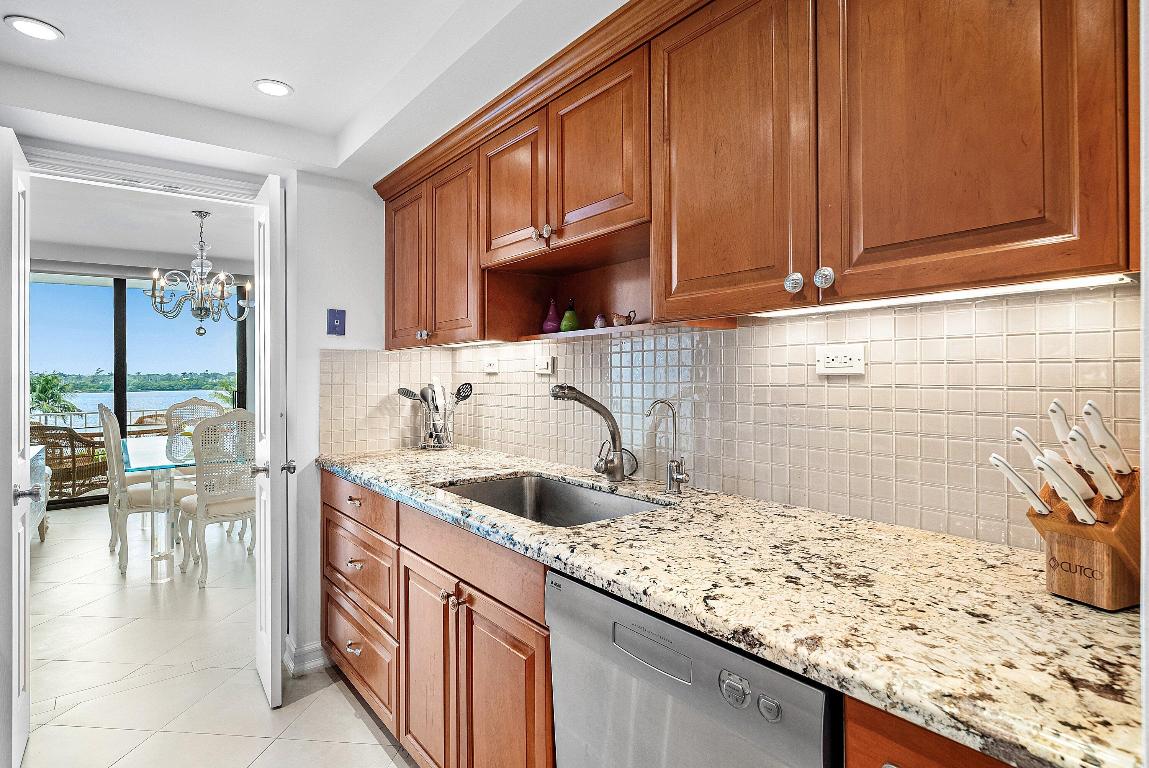 2784 S Ocean #303e Palm Beach, FL 33480