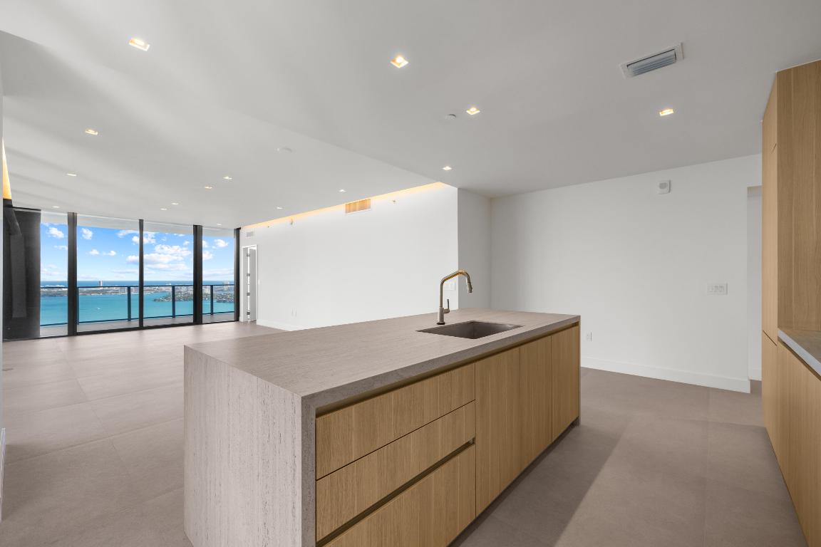 700 NE 24th #4601 Miami, FL 33137