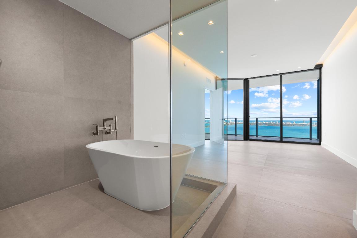 700 NE 24th #4601 Miami, FL 33137