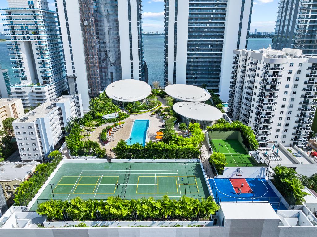 700 NE 24th #4601 Miami, FL 33137