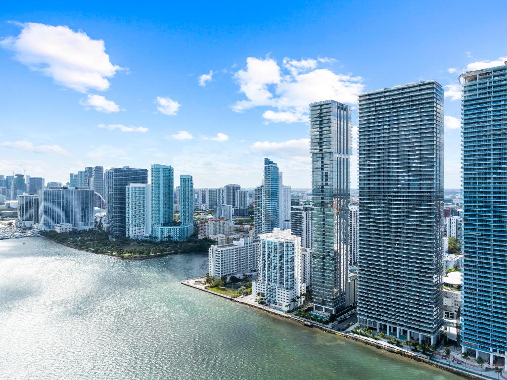 700 NE 24th #4601 Miami, FL 33137