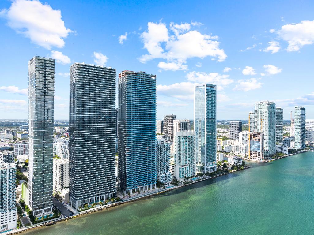 700 NE 24th #4601 Miami, FL 33137