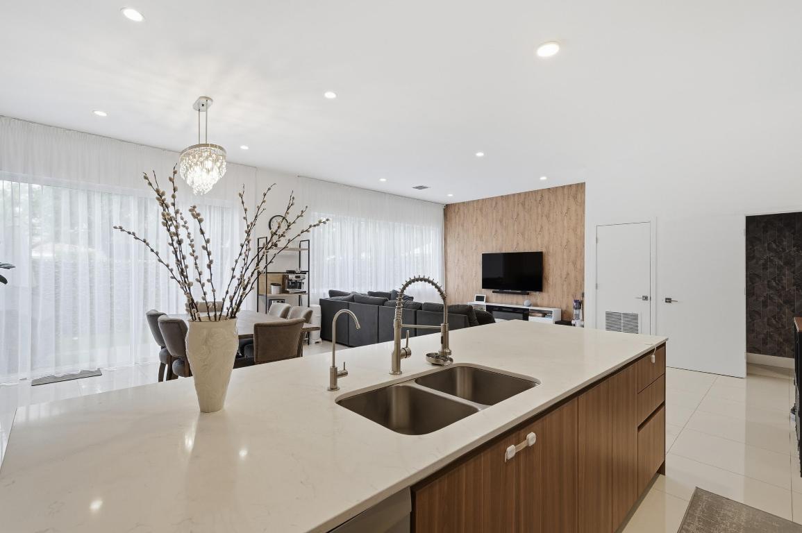 1241 NE 18th Fort Lauderdale, FL 33304