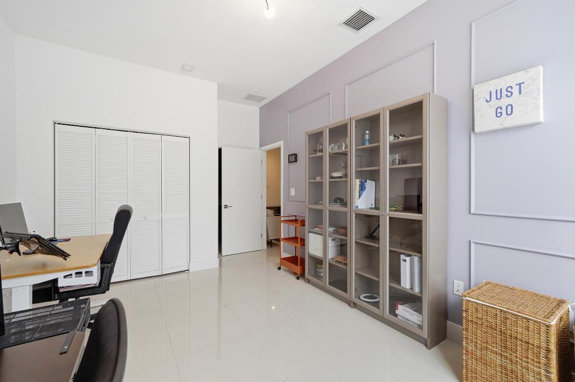 1241 NE 18th Fort Lauderdale, FL 33304