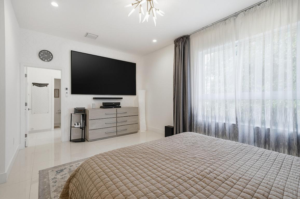 1241 NE 18th Fort Lauderdale, FL 33304