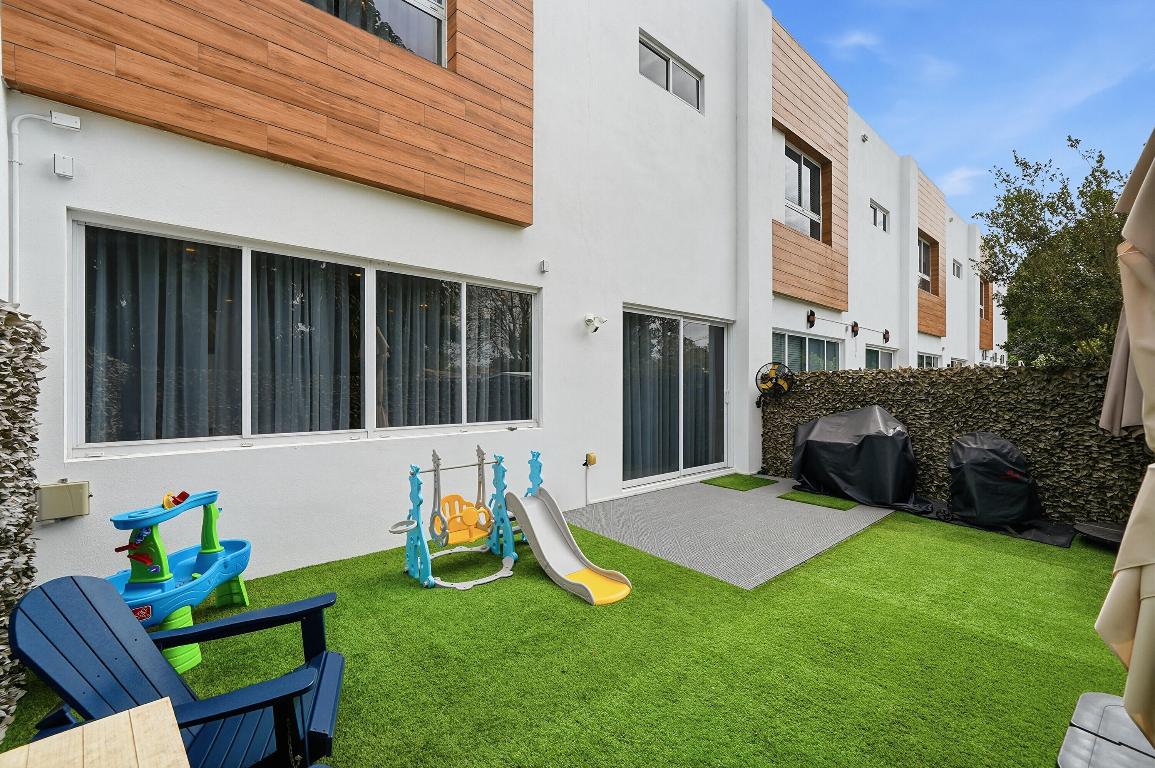 1241 NE 18th Fort Lauderdale, FL 33304