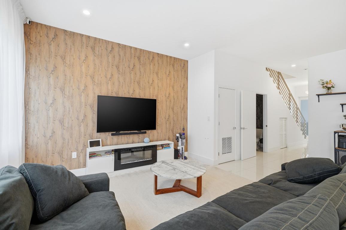 1241 NE 18th Fort Lauderdale, FL 33304