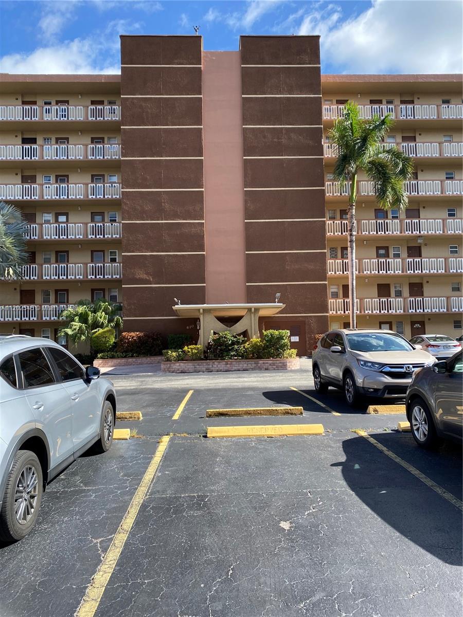 610 NE 12th Ave #702