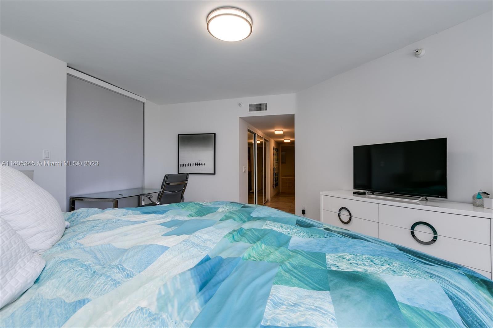 image SANDS POINTE OCEAN BEACH21