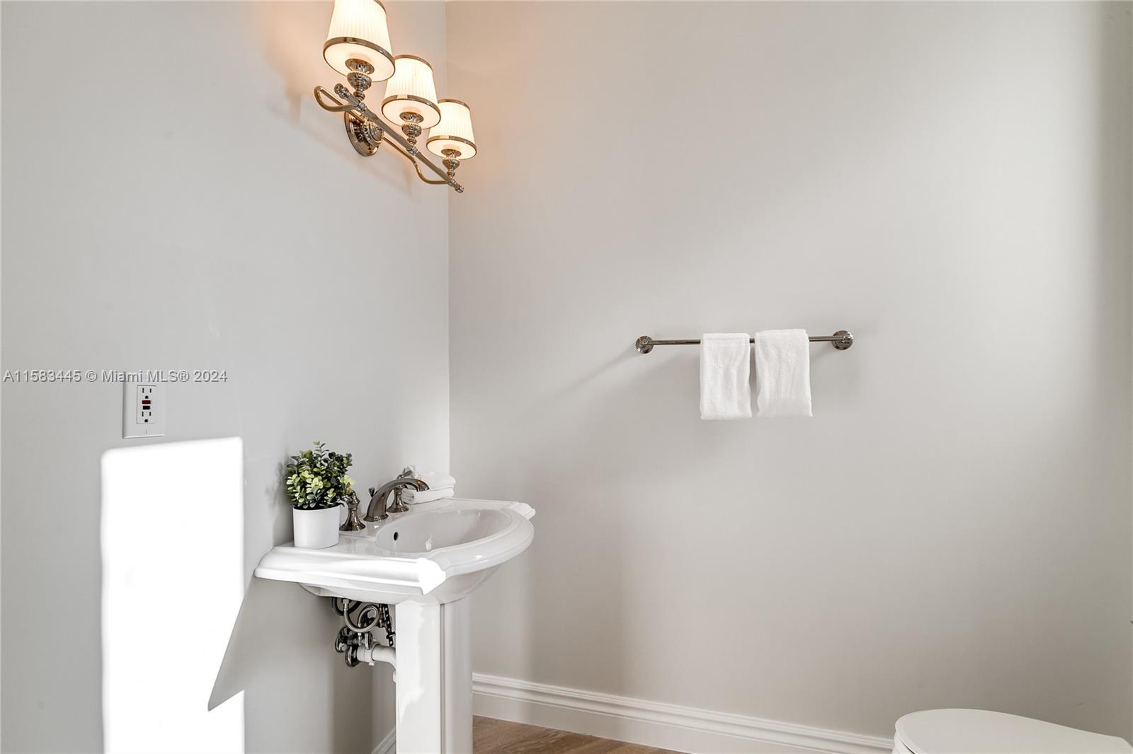 709 Idlewyld Dr Fort Lauderdale, FL 33301