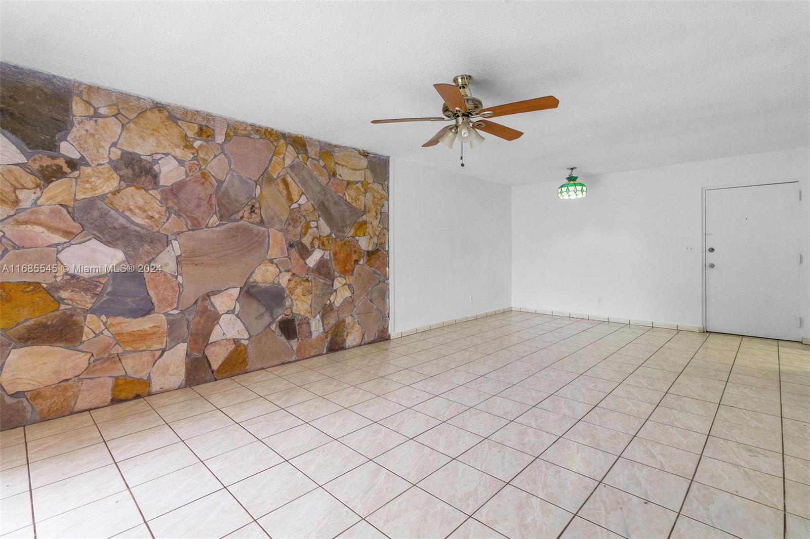 8405 NW 8th St #310,Miami, FL 33126