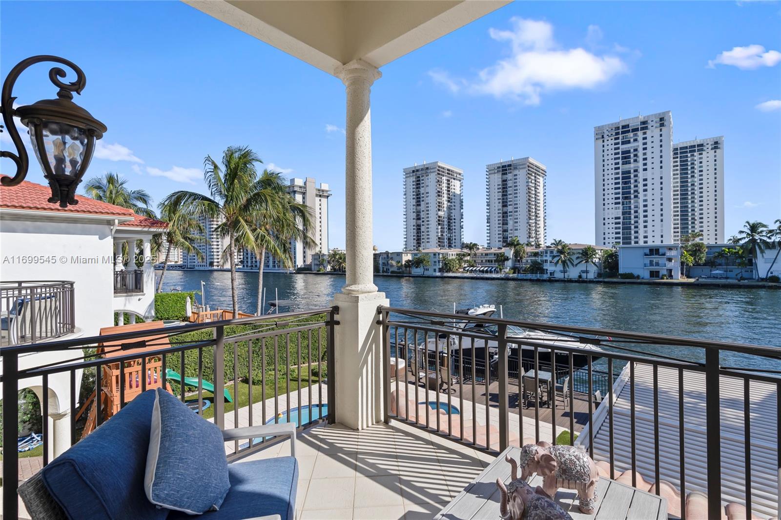 1555 Windjammer Way Hollywood, FL 33019