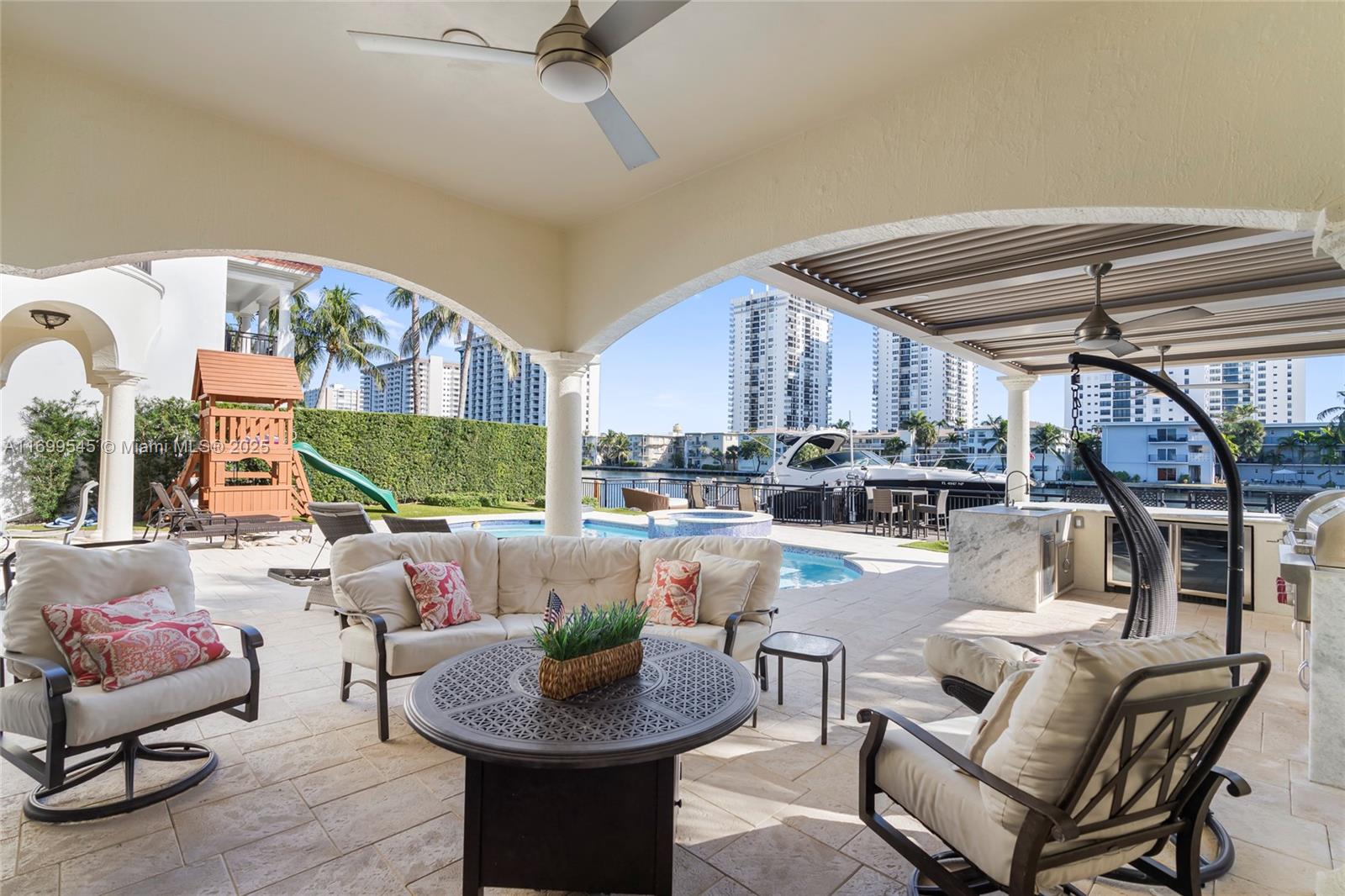 1555 Windjammer Way Hollywood, FL 33019