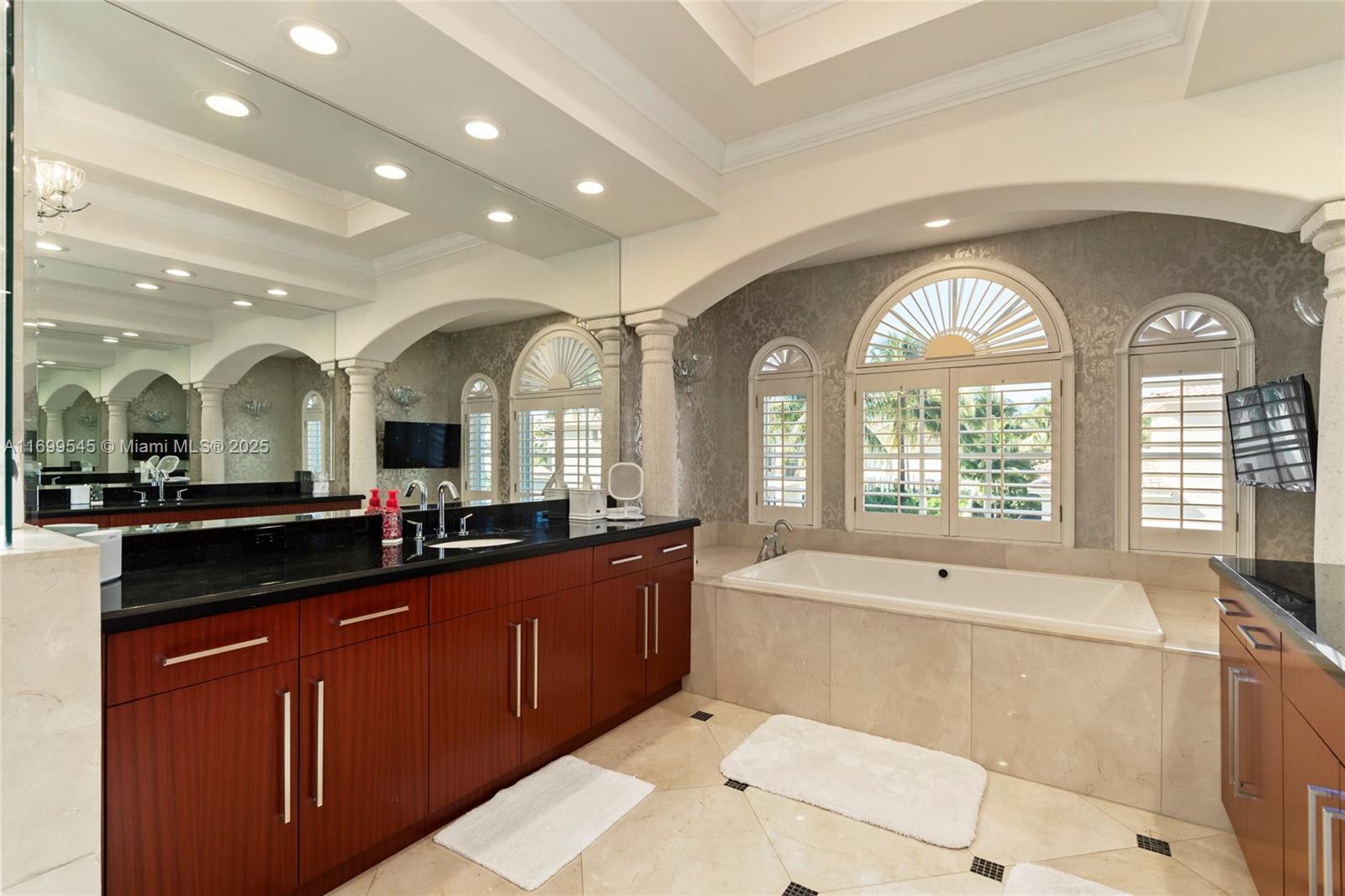 1555 Windjammer Way Hollywood, FL 33019