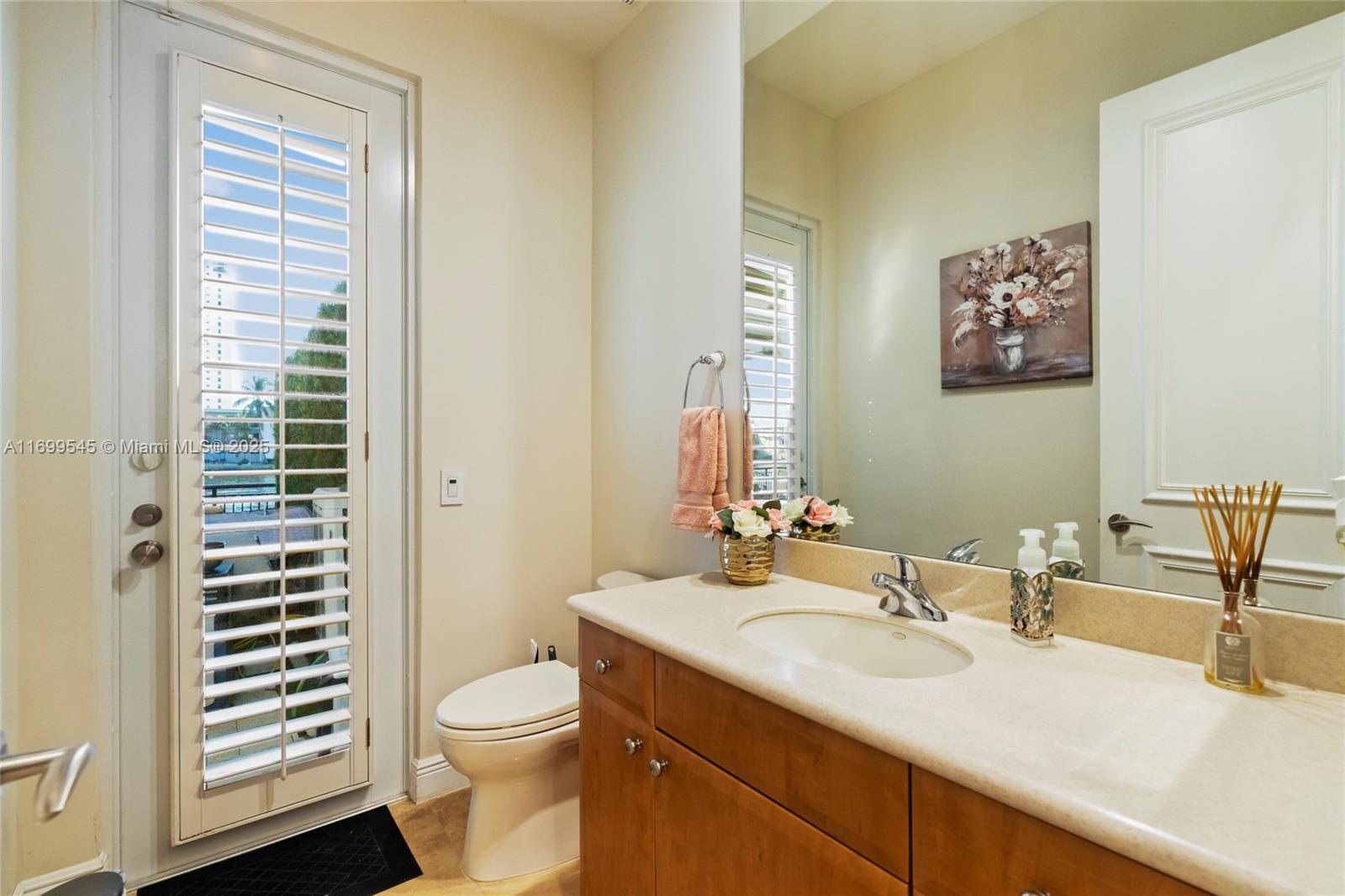 1555 Windjammer Way Hollywood, FL 33019