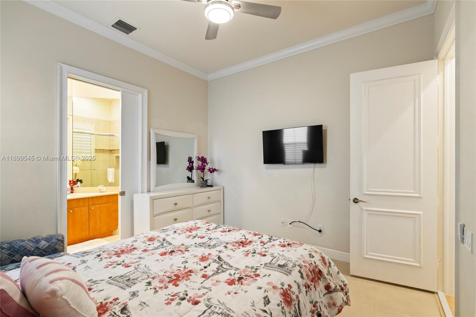 1555 Windjammer Way Hollywood, FL 33019