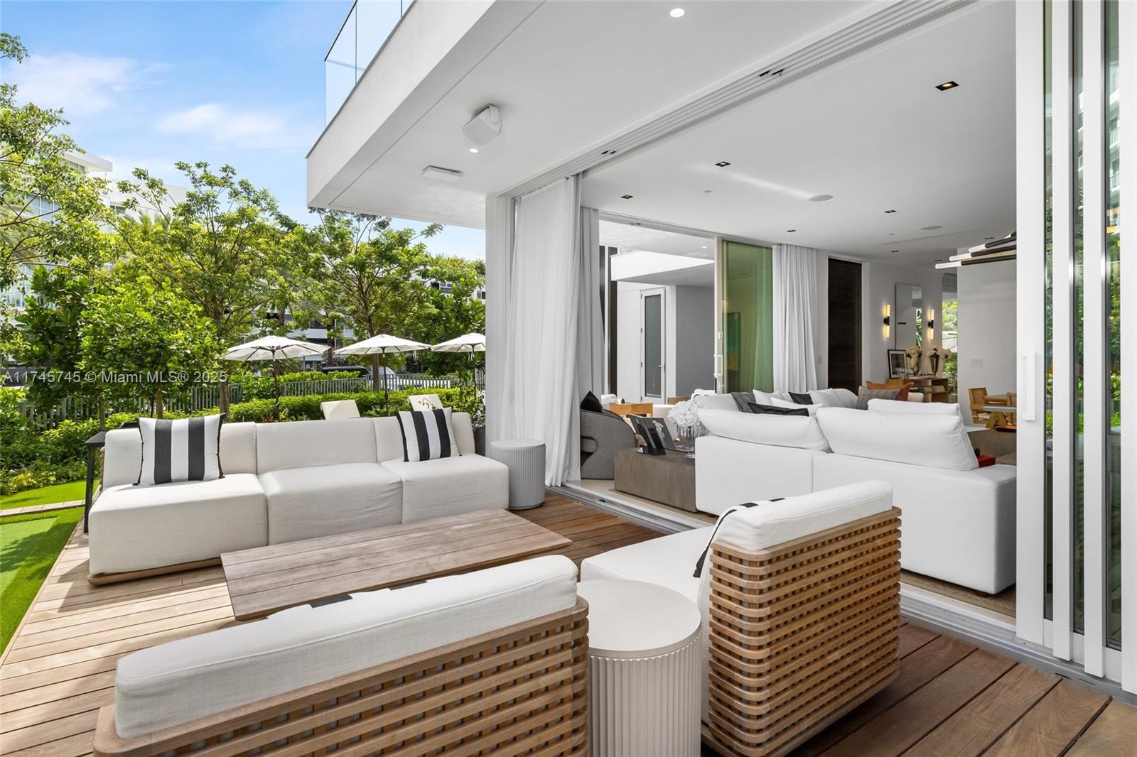 810 W 47th Ct - The Ritz Carlton Miami Bch Miami Beach, FL 33140