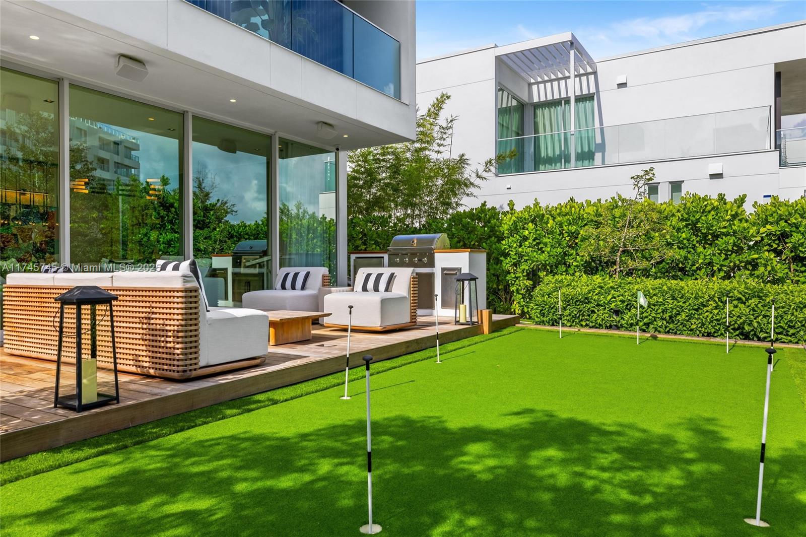 810 W 47th Ct - The Ritz Carlton Miami Bch Miami Beach, FL 33140