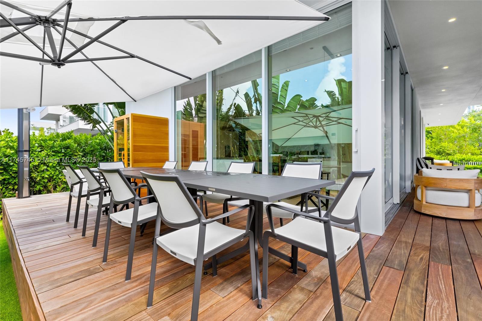 810 W 47th Ct - The Ritz Carlton Miami Bch Miami Beach, FL 33140