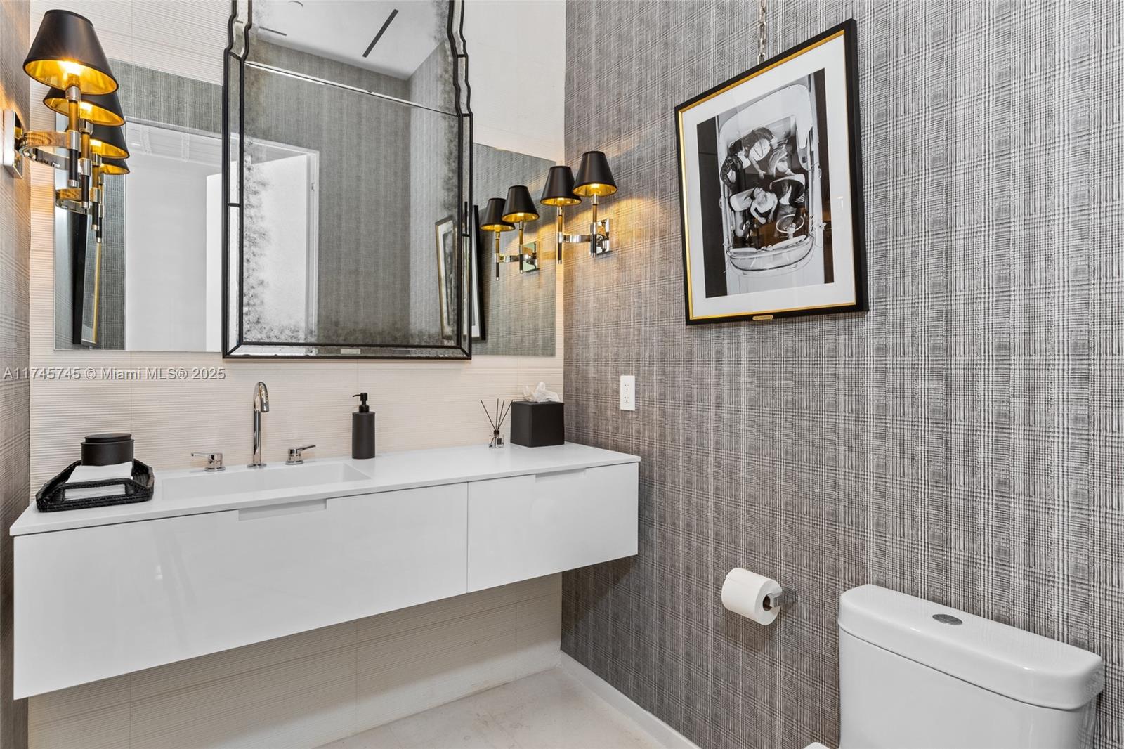 810 W 47th Ct - The Ritz Carlton Miami Bch Miami Beach, FL 33140