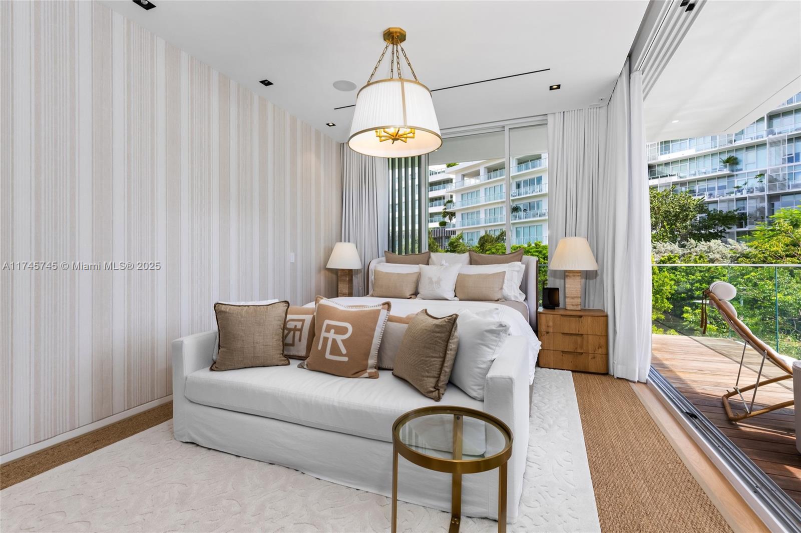 810 W 47th Ct - The Ritz Carlton Miami Bch Miami Beach, FL 33140