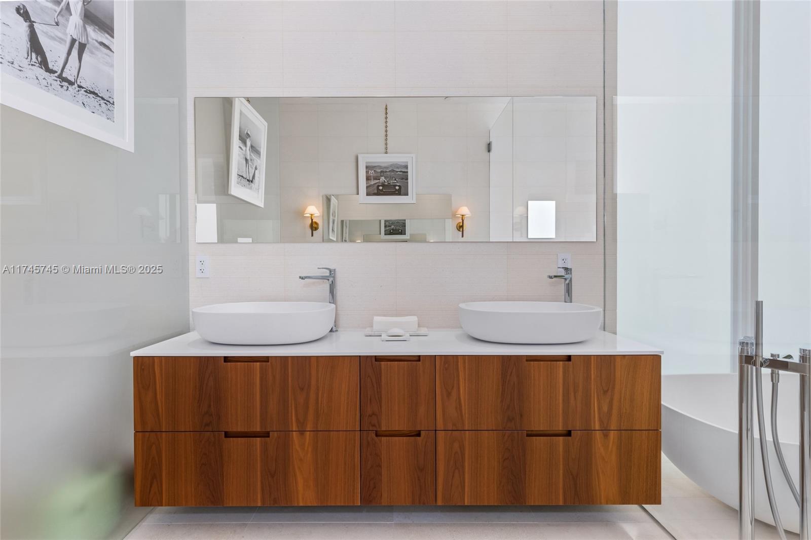 810 W 47th Ct - The Ritz Carlton Miami Bch Miami Beach, FL 33140