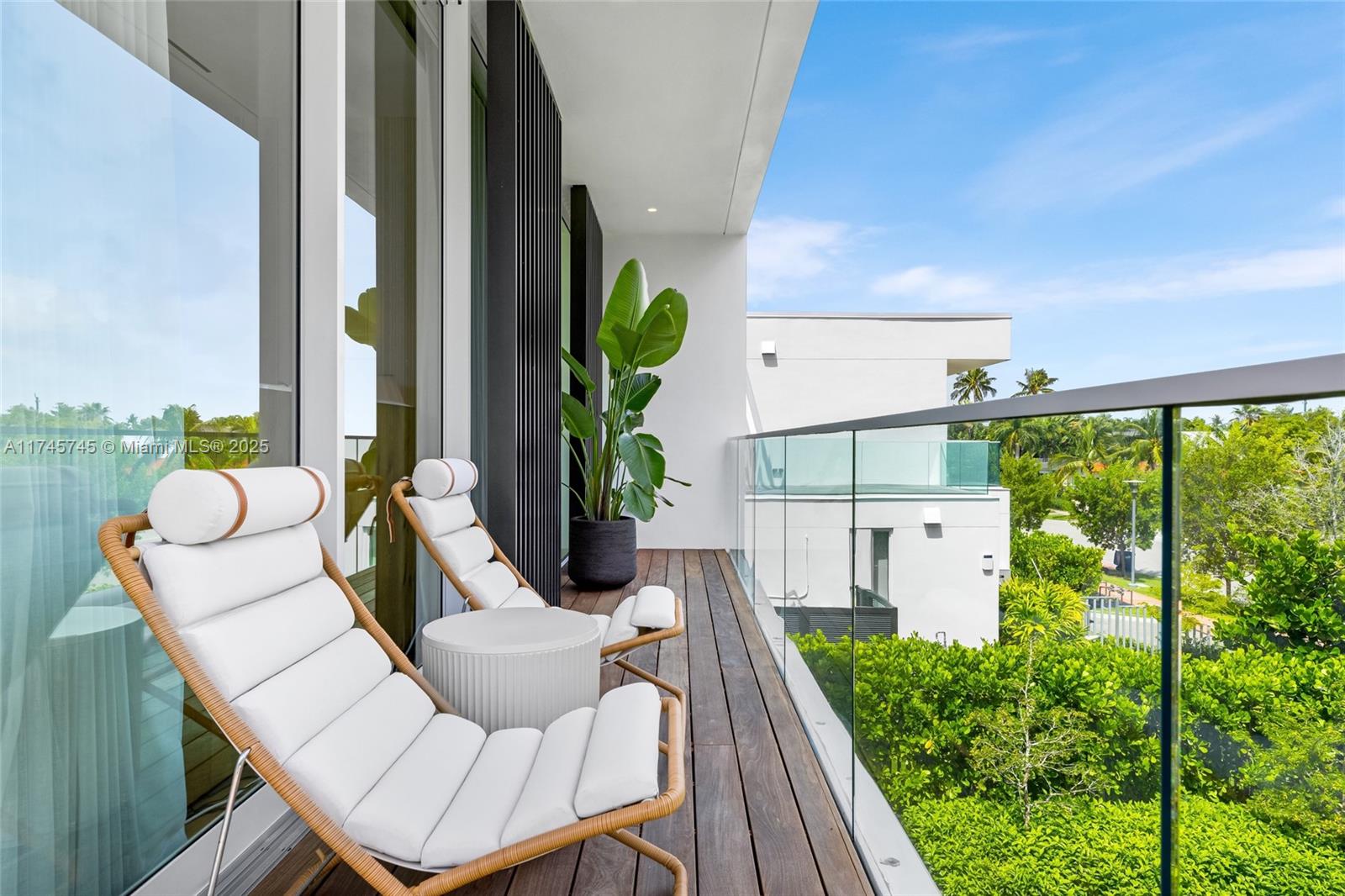 810 W 47th Ct - The Ritz Carlton Miami Bch Miami Beach, FL 33140