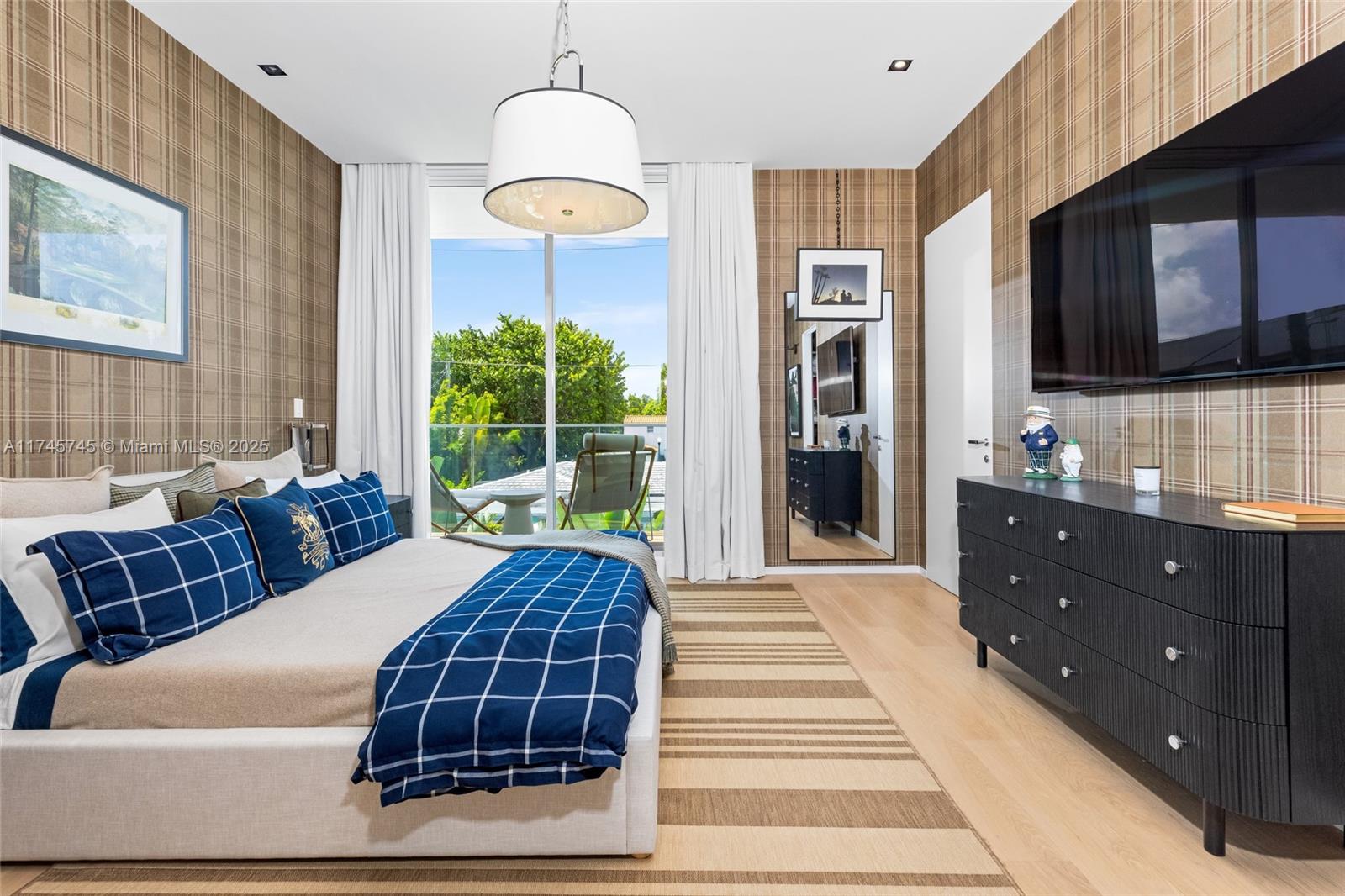 810 W 47th Ct - The Ritz Carlton Miami Bch Miami Beach, FL 33140