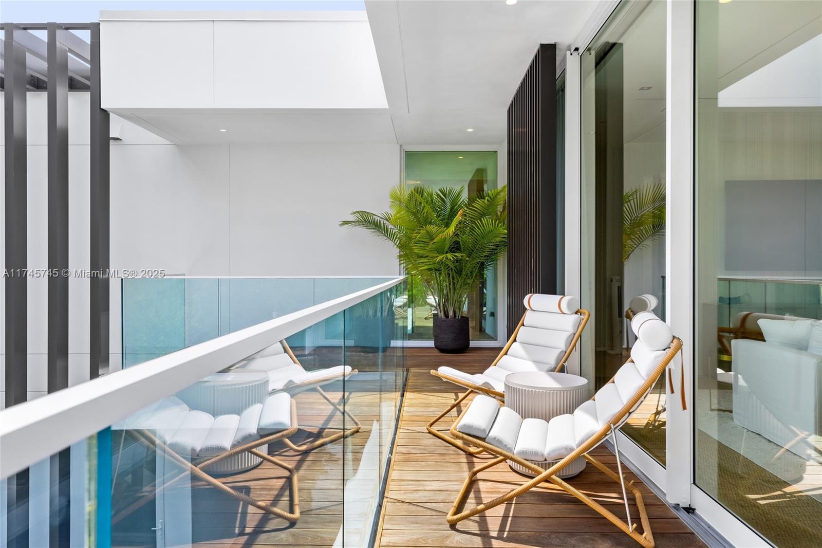 810 W 47th Ct - The Ritz Carlton Miami Bch Miami Beach, FL 33140